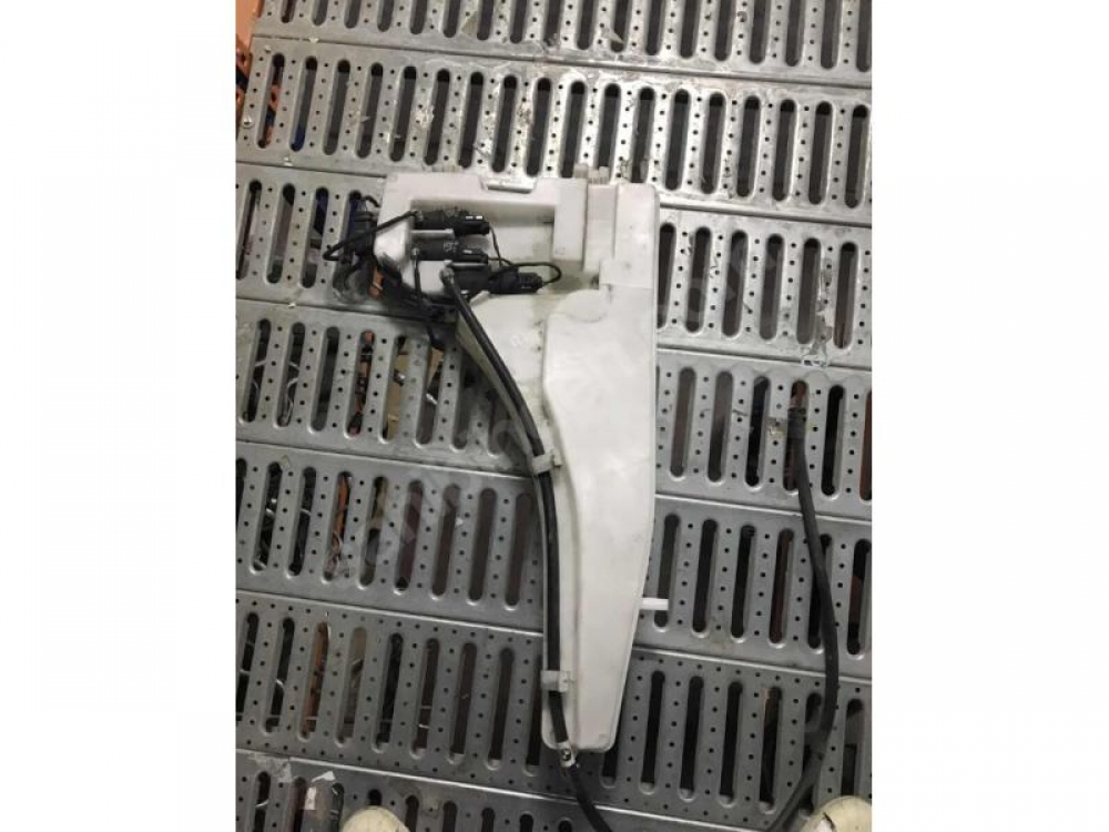 BMW E70 ORJİNAL ÇIKMA SİLECEK CAM SU DEPOSU