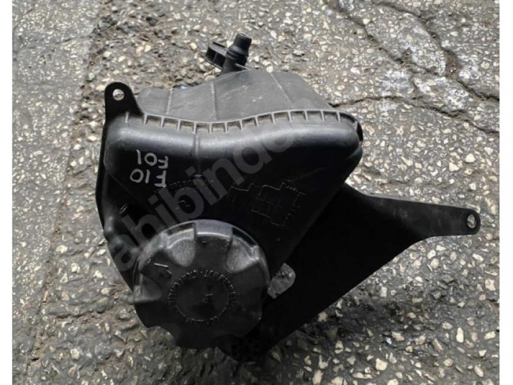 BMW F10 RADYATÖR YEDEK SU DEPOSU ÇIKMA ORJİNAL OEM 17137647284